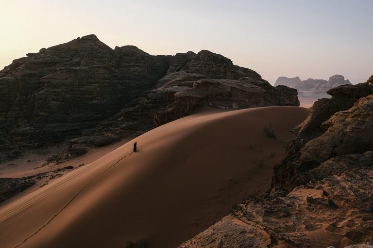 Milenin pustinjski pohod Mesečevom dolinom