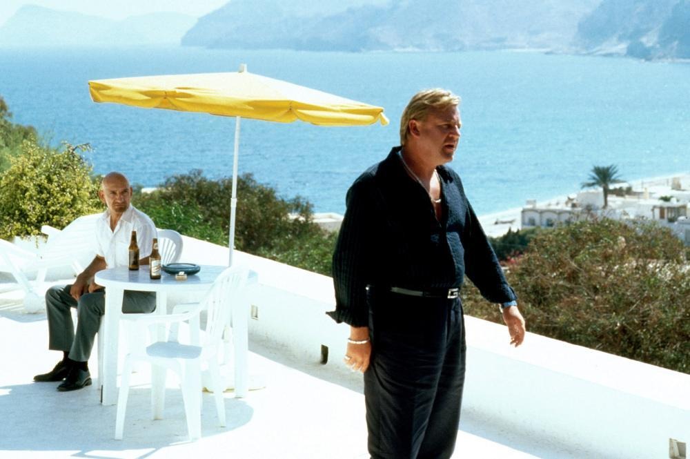 Ben Kingsley and Ray Winstone in Секси звер (2000)