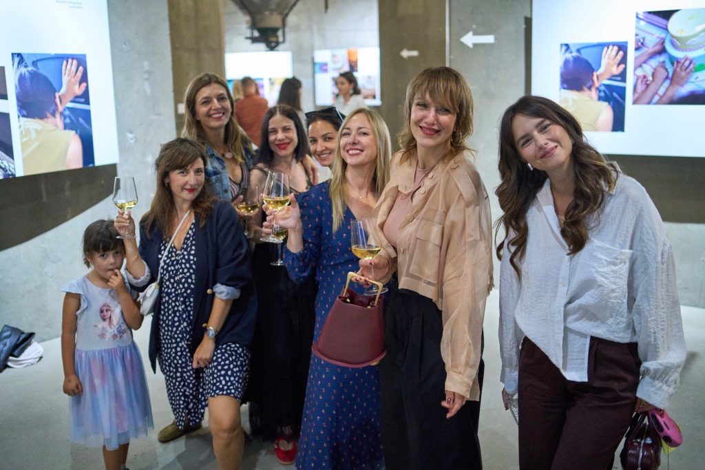 Second Hand Emotion otvaranje