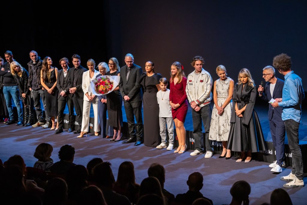 belo se pere na devedeset