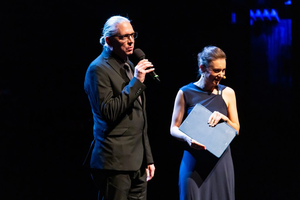 belo se pere na devedeset