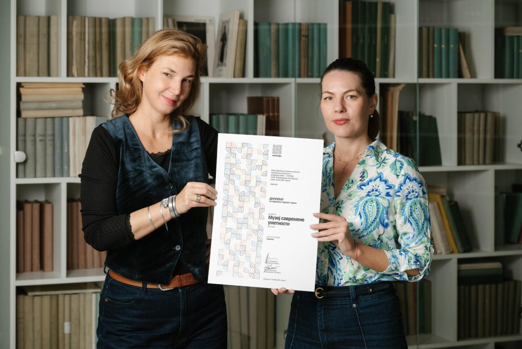 Una Popović i Marijana Kolarić sa nagradom