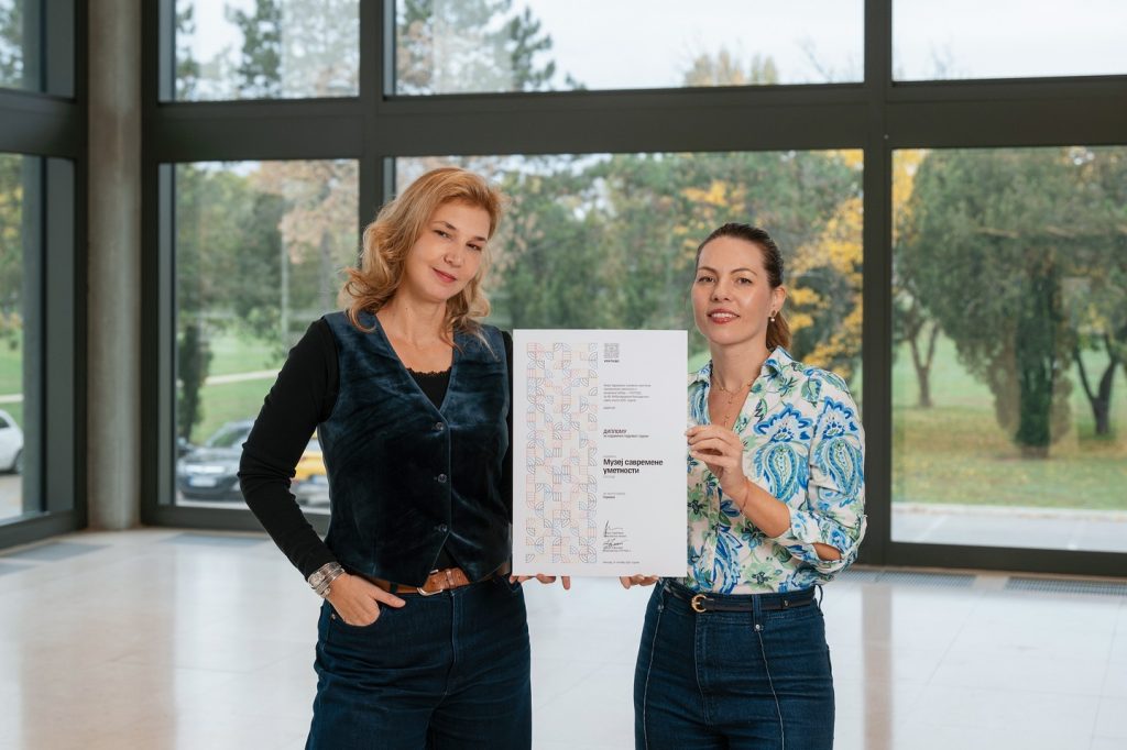 Una Popović i Marijana Kolarić sa nagradom