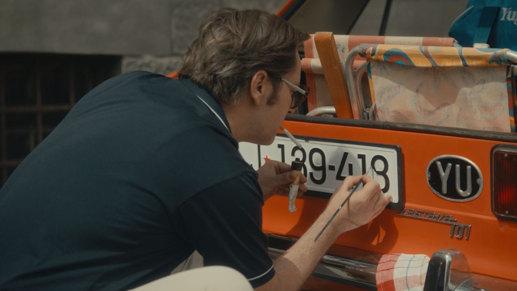 Kadar iz filma Belo se pere na devedeset