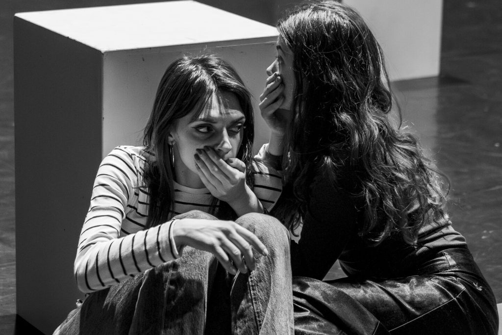 Dora ili ko će da prošiva prsluke