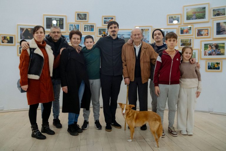 Ekipa filma Vetre, pricaj sa mnom