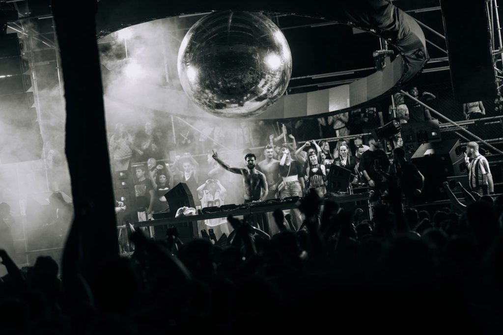 Oguz, Lovefest Raw by Matija Borbelj