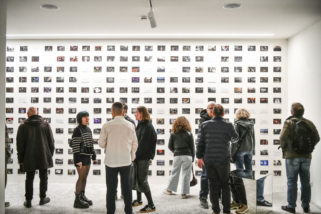 Izložba fotografija KOIKOI -Mikromomenti sreće