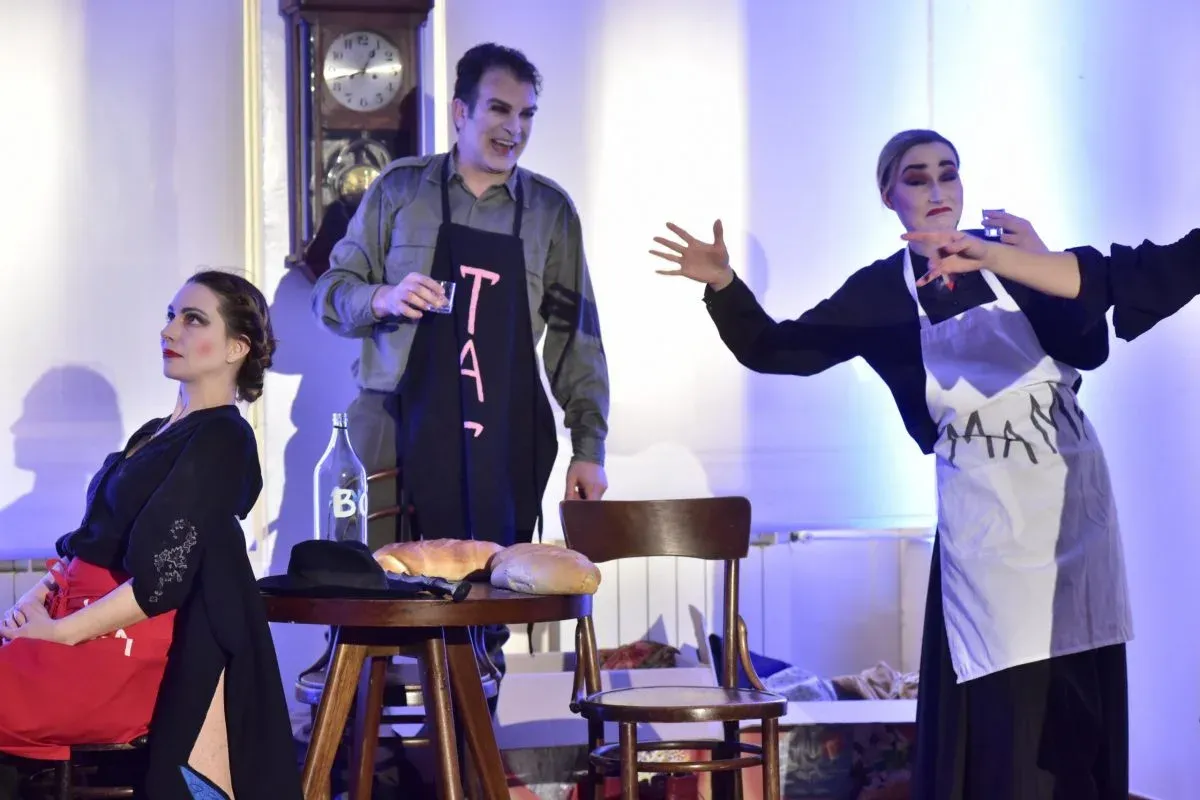 Predstava „Zagonetka revolucije“ DAH Teatra