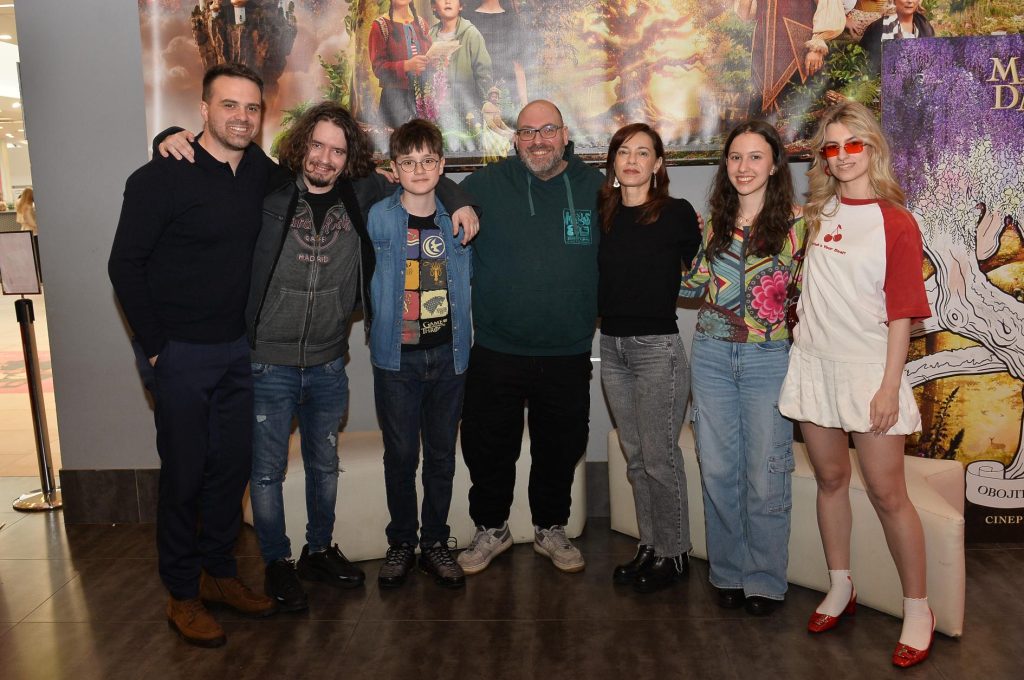 MAGIČNO DALEKO DRVO