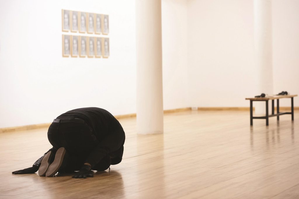 Dragan Vojvodić -Rad oslobađa, rad ubija, video still, 2021.