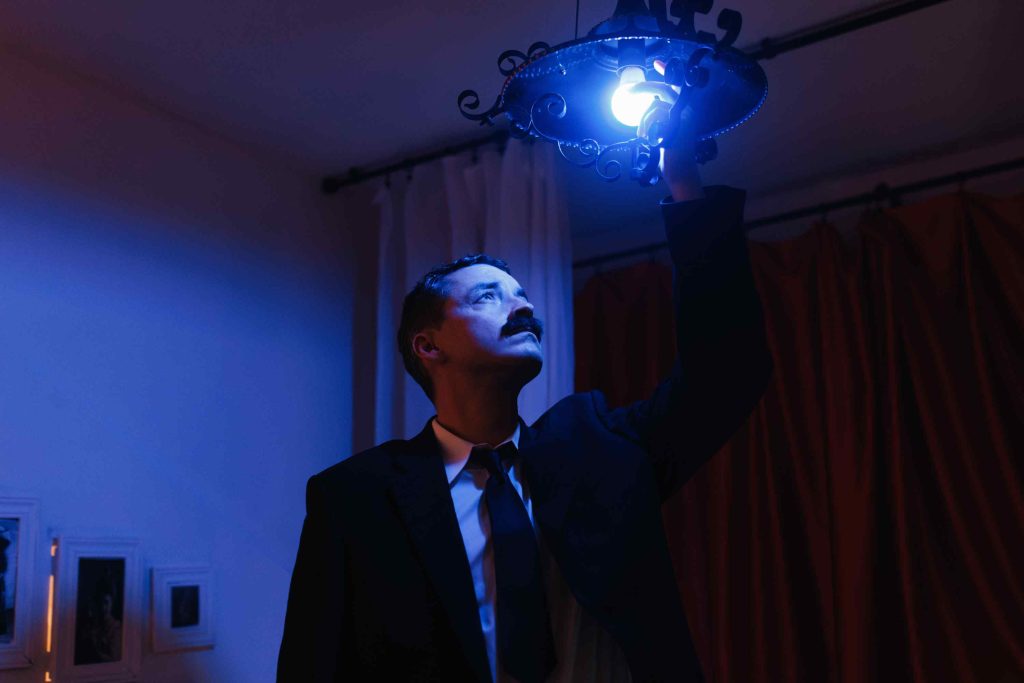 „Tesla: Svetlost senke“