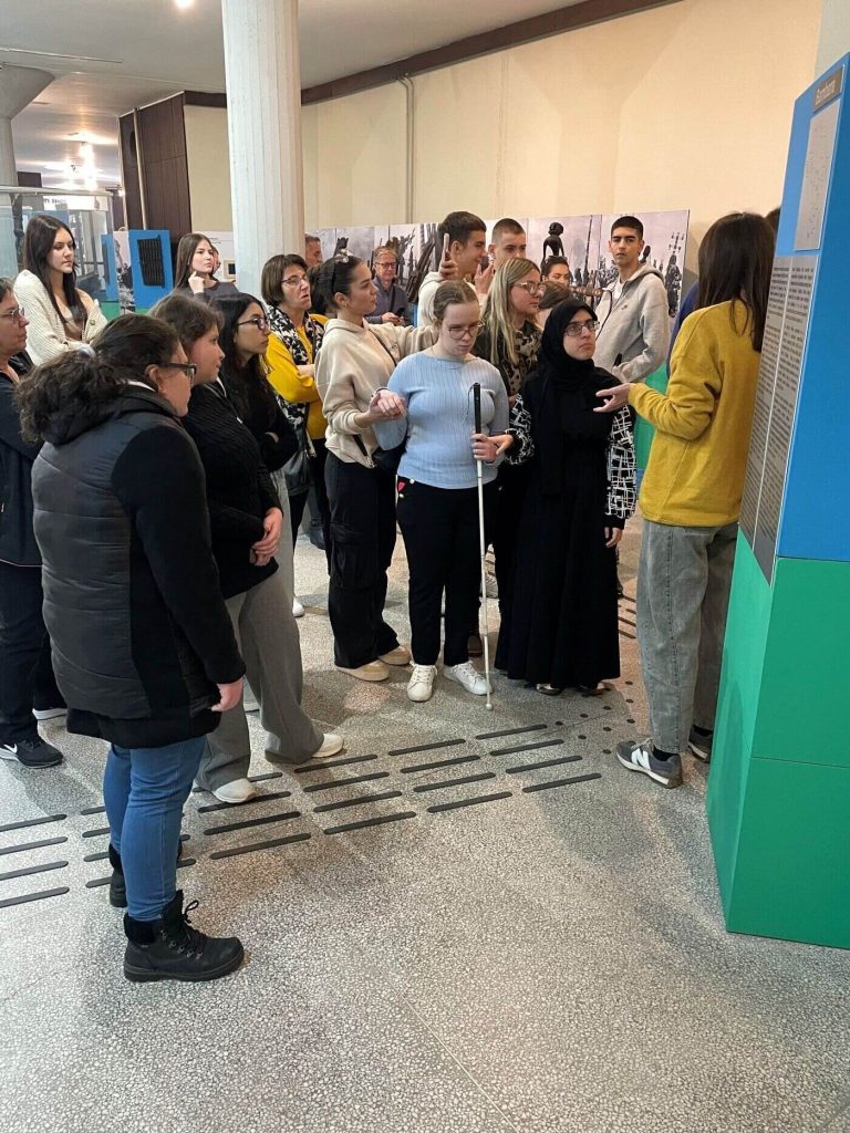 „Vidi, dodirni, oseti…“