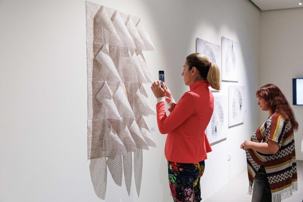 Dots, Vesna Perunović