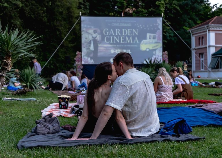 Jevremovac postao najlepši bioskop pod zvezdama: Garden Cinema by Cine Grand otvoren uz kultnu „Kazablanku“