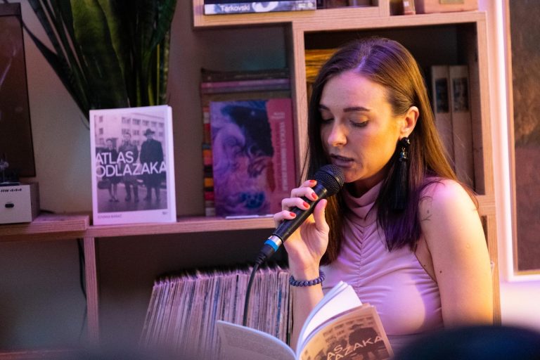 „Atlas odlazaka“ pesnikinje Jovane Barać u najužem izboru za regionalno priznanje u Šibeniku