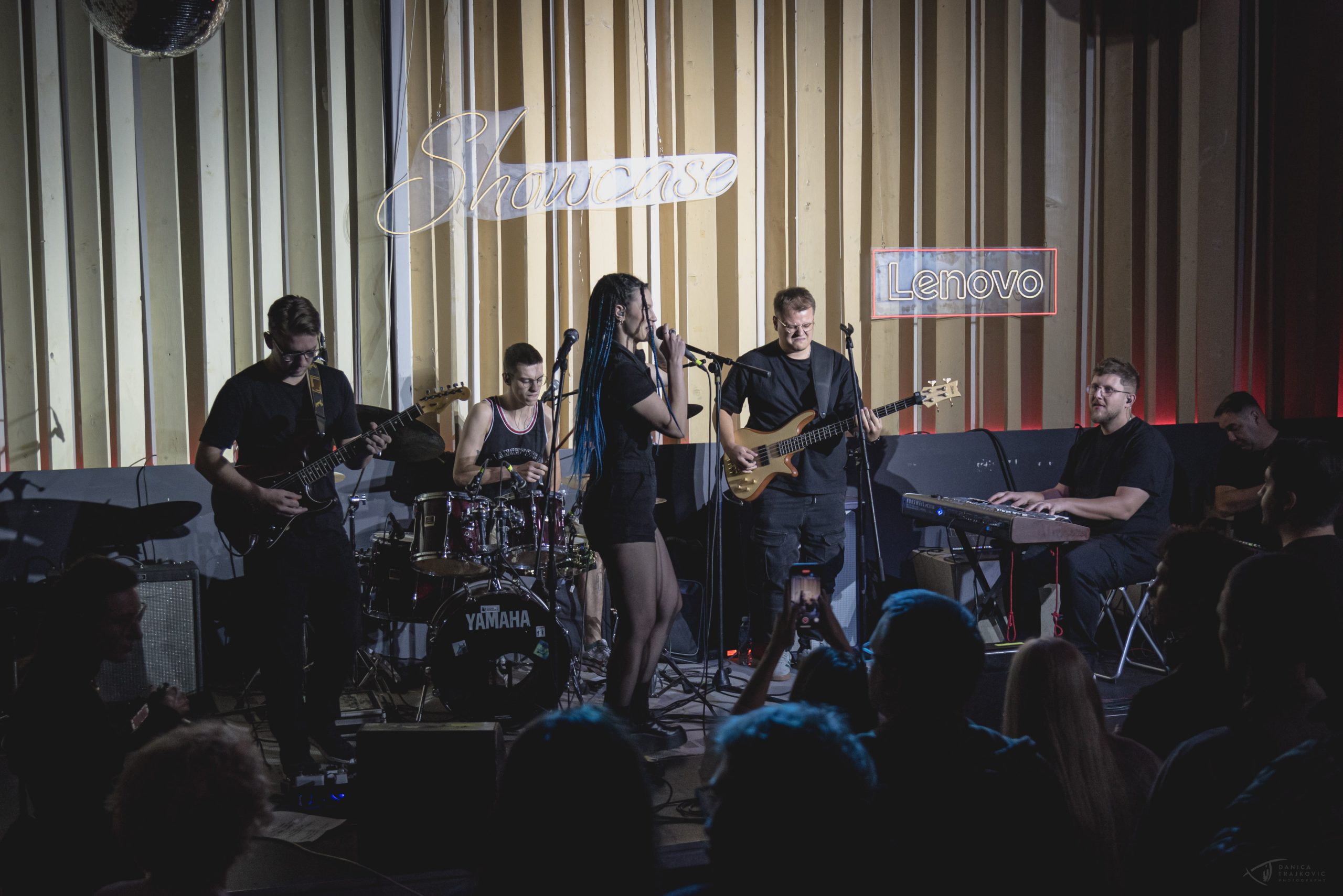 Bend Zhiva na Musicology Barcaffè Sessions koncertu