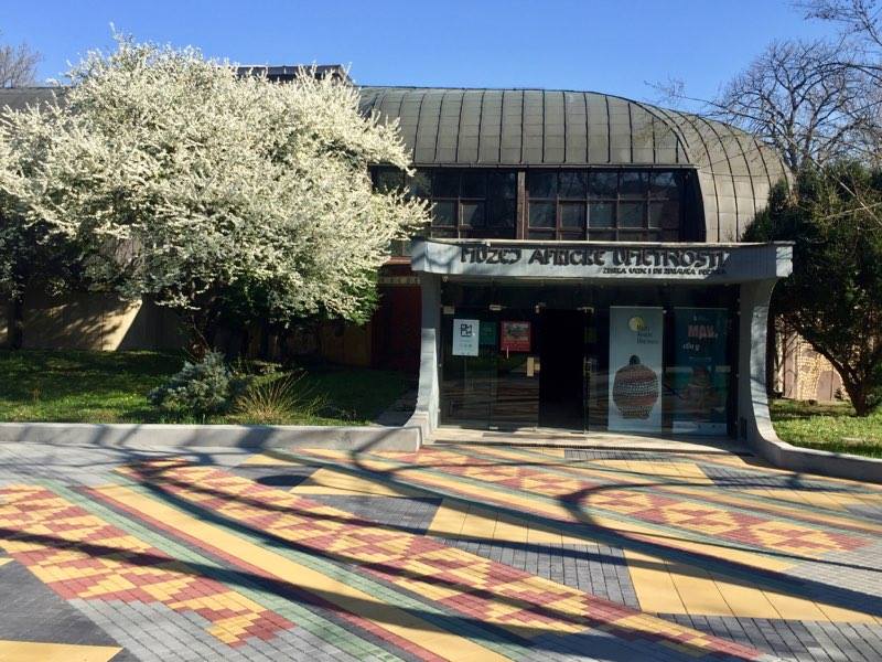 Deo postavke izložbe Nesvrstani svet