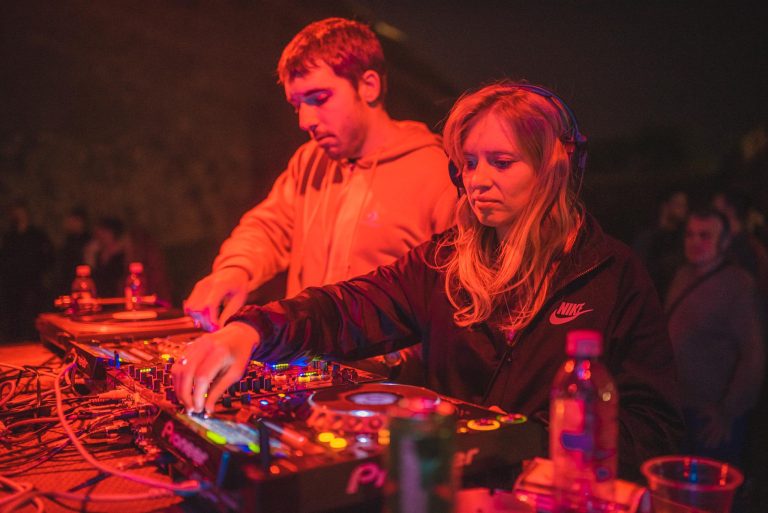 Runy i Anna Wall, DJ-evi žurke Antrakt u KPGT-u