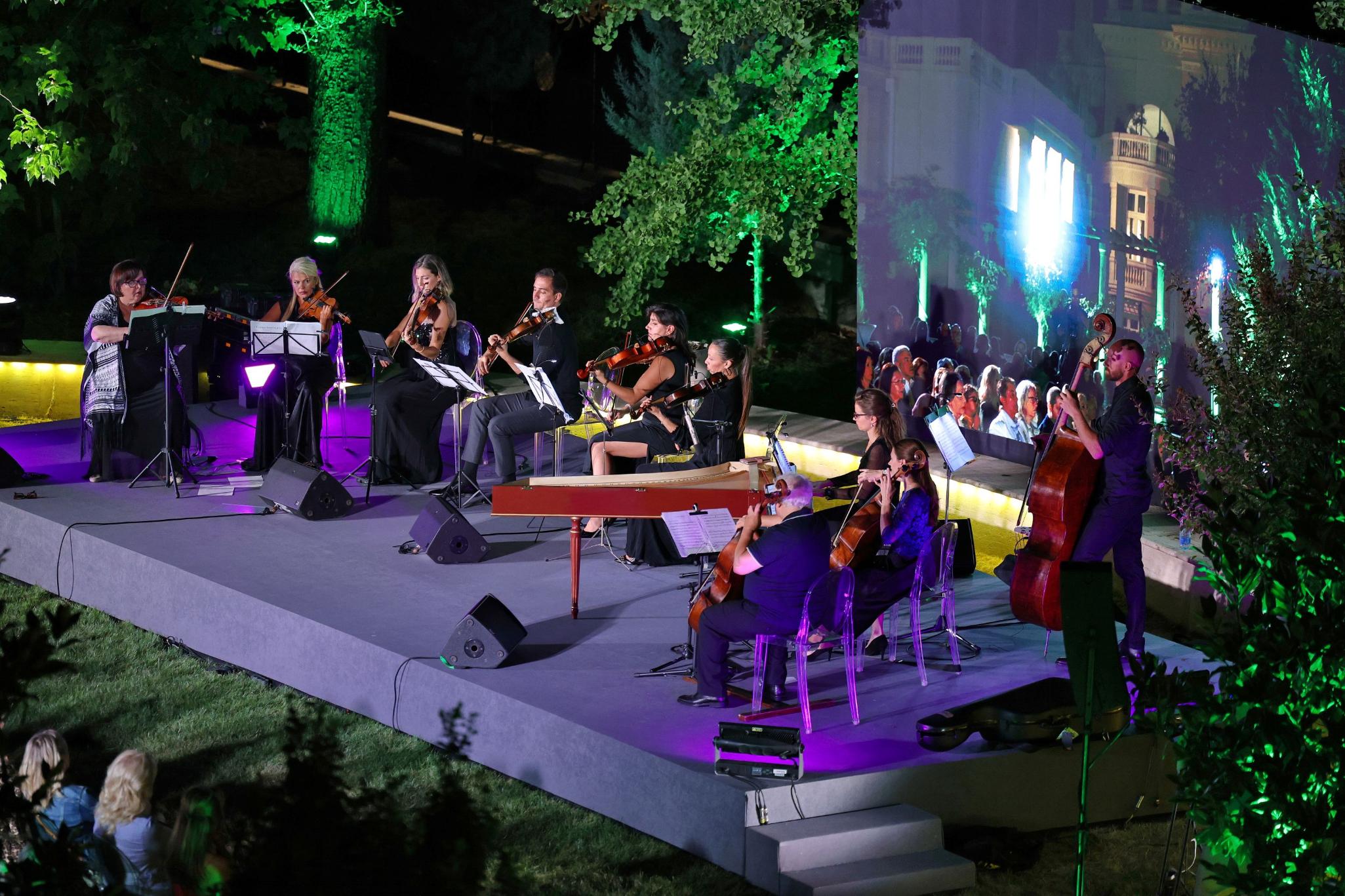 Ambijent koncerta „Magia di Vivaldi“ u vrtu Palate umetnosti Madlena
