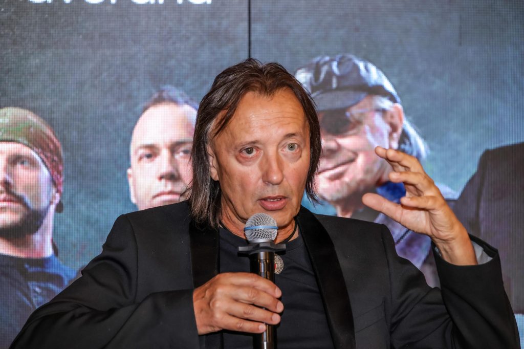 Zele Lipovača, frontmen Divljih jagoda