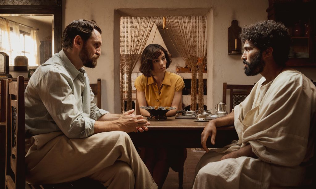 Scena za stolom iz filma „Oni koje volimo“