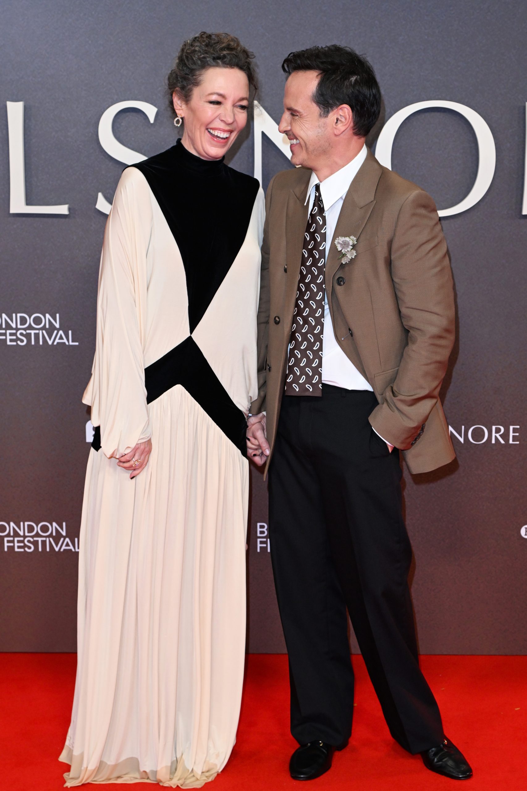 Olivija Kolman i Endru Skot na premijeri filma „Elsinor“ u Londonu