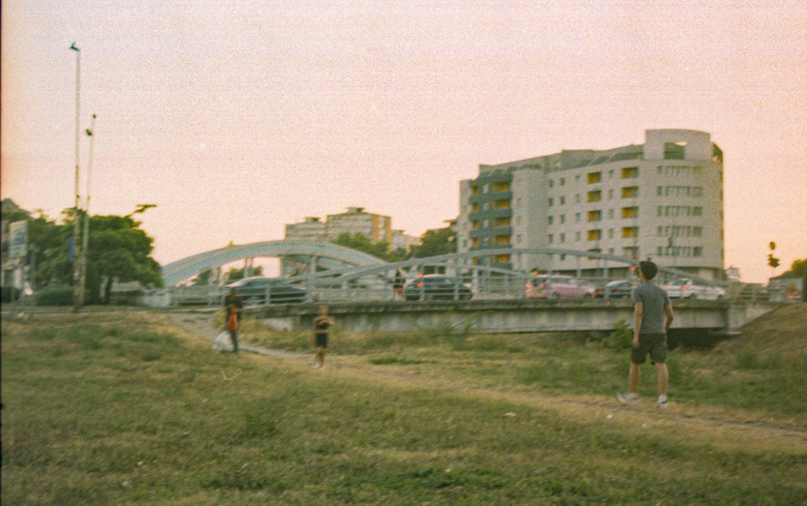 Analogna fotografija Magdalene Nenković sa izložbe Ništa preko duše