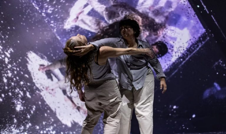 Latency, imerzivni koreografski, vizuelni i zvučni performans Nataše Pakinjon
